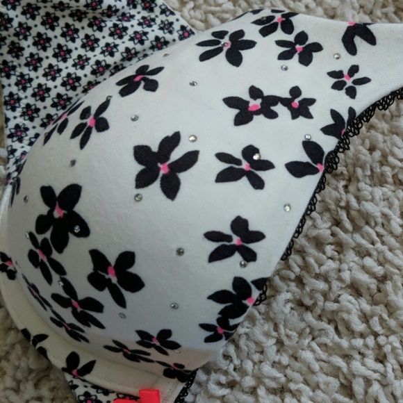 Victoria's Secret bra - Picture 2 of 2